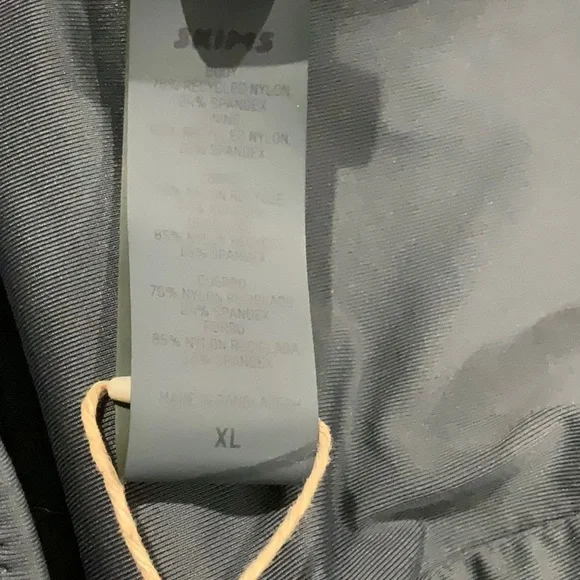 Skims Swim Top D8 - Picture 3 of 3